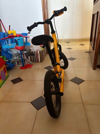 Bicicleta equilibrio Btwin amarillo