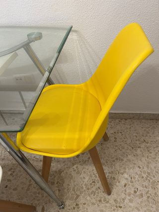 Mesa Comedor Cristal y 4 Sillas