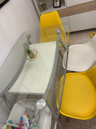 Mesa Comedor Cristal y 4 Sillas