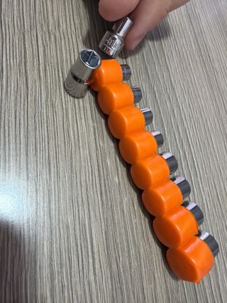 Destornillador y alicates con puntas