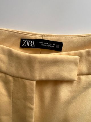 Traje Zara amarillo dos piezas