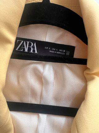 Traje Zara amarillo dos piezas