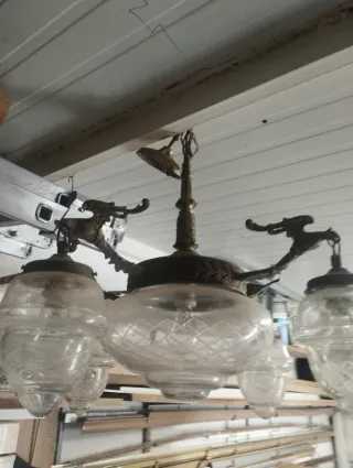 Lámpara de bronce antigua