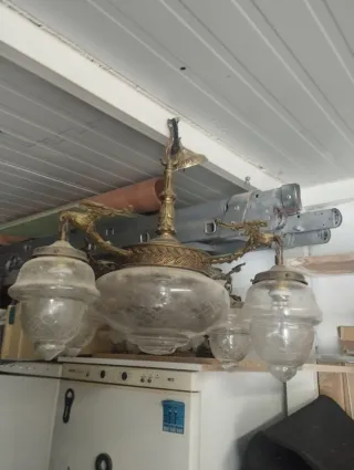 Lámpara de bronce antigua