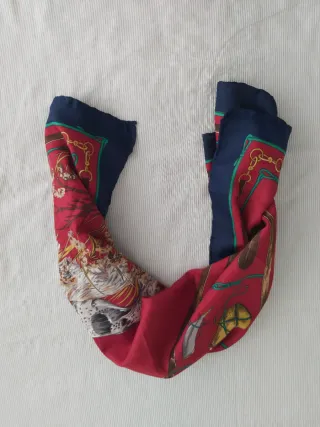 Pañuelo de seda estampado