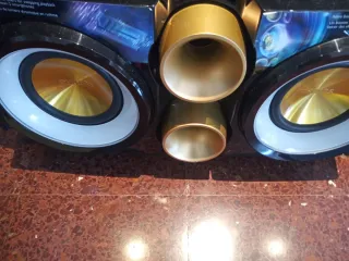 Equipo de sonido Philips negro y dorado