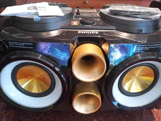 Equipo de sonido Philips negro y dorado