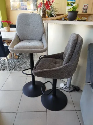 Taburete giratorio y regulable en altura