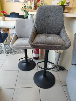 Taburete giratorio y regulable en altura