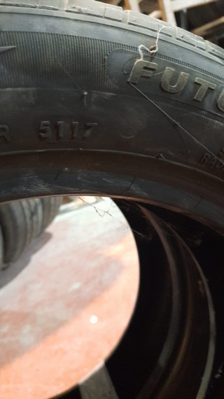 NEUMATICO 17560R15 81H