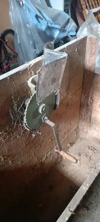 Desgranadora artesanal de madera