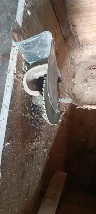 Desgranadora artesanal de madera