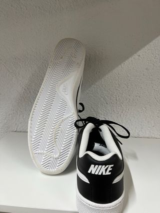 Zapatillas Nike Negras y Blancas