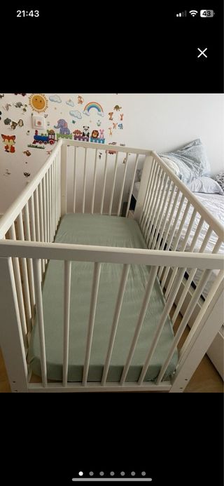 Cuna blanca Ikea con colchón y sabanas bajera