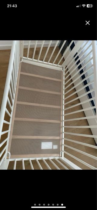Cuna blanca Ikea con colchón y sabanas bajera
