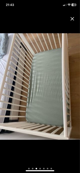 Cuna blanca Ikea con colchón y sabanas bajera