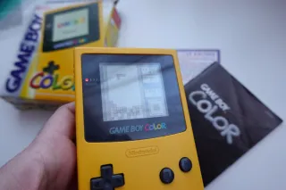 Nintendo Game Boy Color con caja