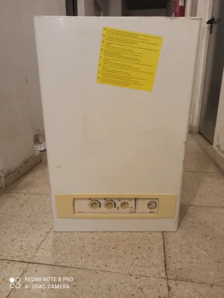 Caldera Roca Sara 24/24F seminueva