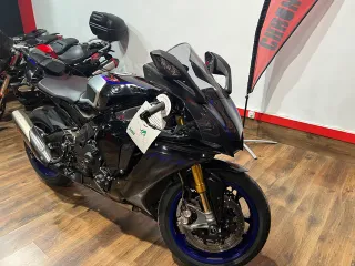 YAMAHA R1M