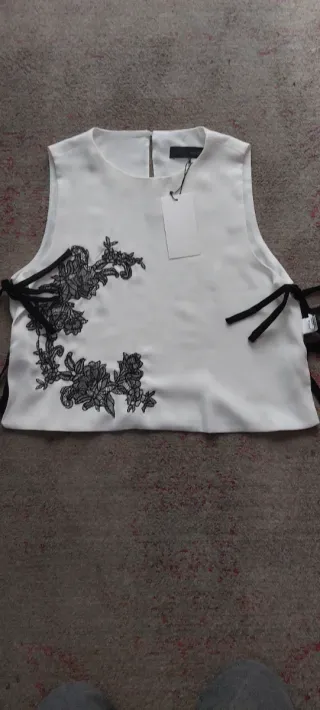 Top Zara Negro y Blanco Talla L