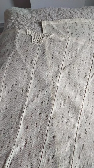 Cortinas de tela de color beis clarito