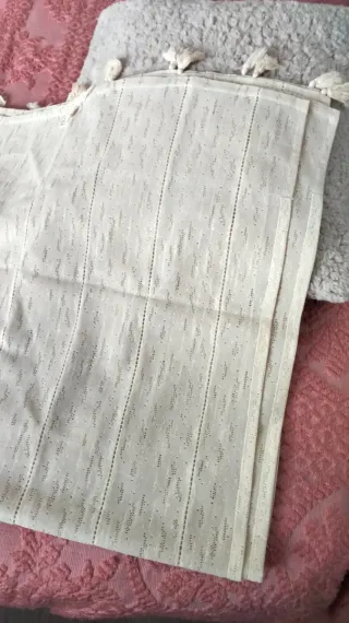 Cortinas de tela de color beis clarito