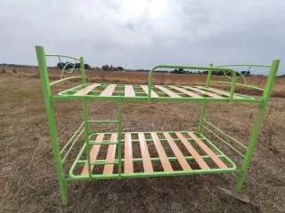 Litera metálica verde