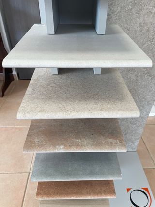 Peldaños de cerámica porcelánico