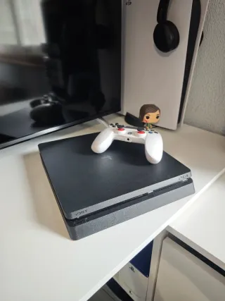 PS4 Slim + Juegos