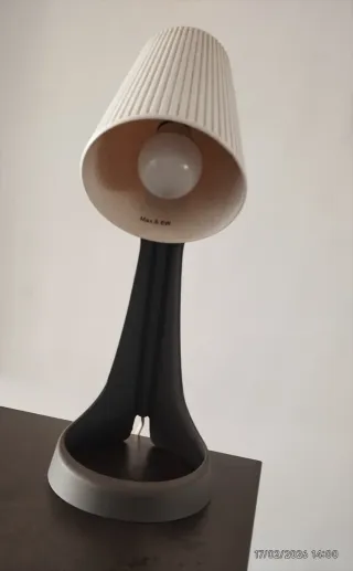 Lámpara de mesa diseño moderno