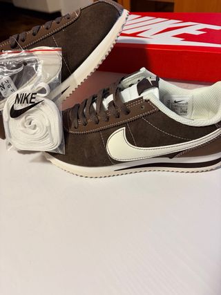Nike Cortez Marrones y Blancas