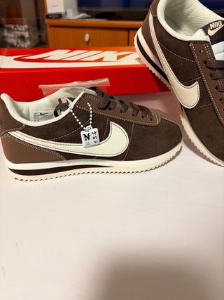Nike Cortez Marrones y Blancas