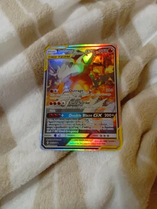 Reshiram & Charizard GX TAG TEAM 270 HP