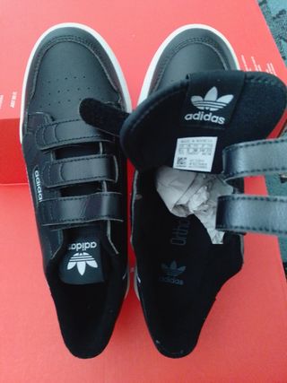 Zapatillas Adidas Negras y Blancas nuevas a estren
