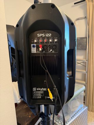 2 x Altavoces PA Activos y 2piernes Pasivos Skytec