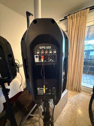 2 x Altavoces PA Activos y 2piernes Pasivos Skytec