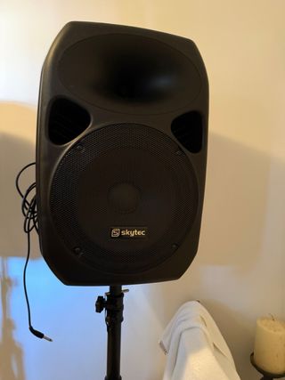 2 x Altavoces PA Activos y 2piernes Pasivos Skytec