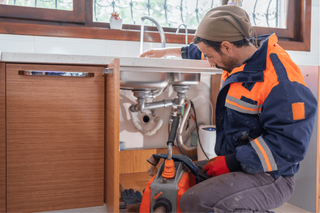 servicio de fontanería