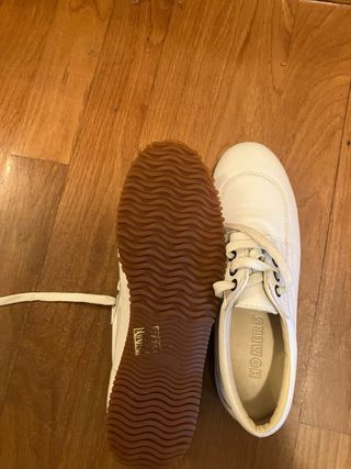 Zapatos blancos de cordones