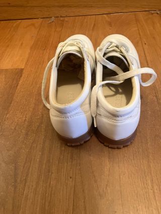Zapatos blancos de cordones