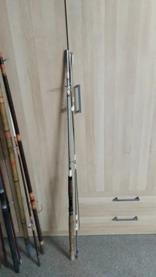 Cañas de pescar y carretes