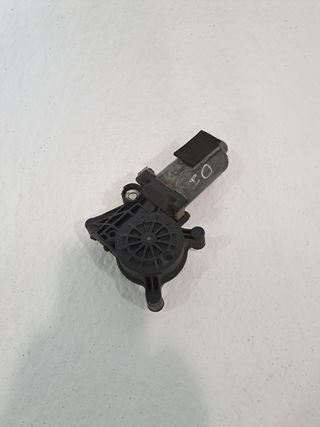 MOTOR ELEVALUNAS DELANTERO IZQUIERDO MERCEDES-BENZ CLASE E (