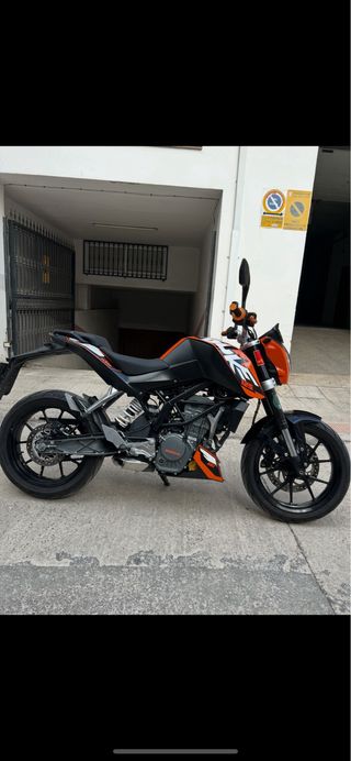 KTM 125 Duke Negra y Naranja
