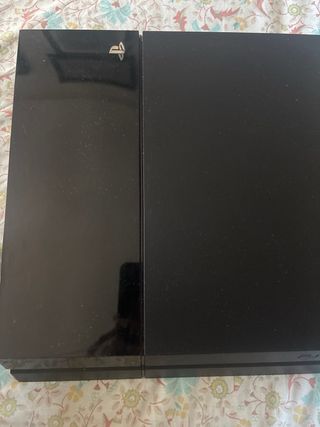 PS4 500GB con 2 juegos y 2 mandos
