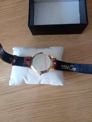 Reloj de pulsera Ever One dorado y marrón