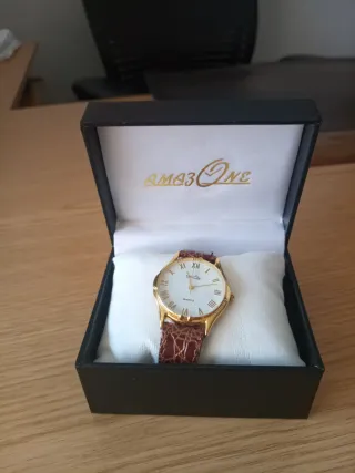 Reloj de pulsera Ever One dorado y marrón