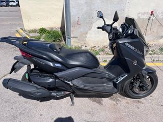Yamaha Xmax 400 Momodesign
