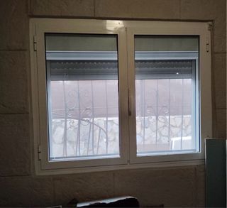 Ventana con persiana y mosquitera  1,40 1,17