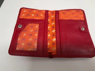 Cartera de mujer de color rojizo
