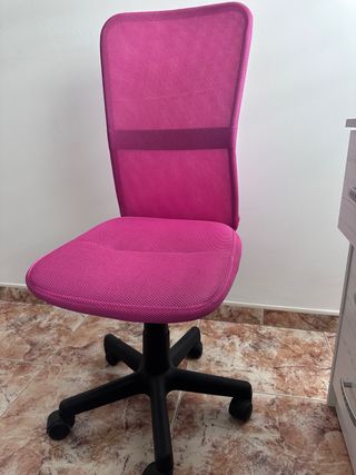 Silla de oficina rosa y negra